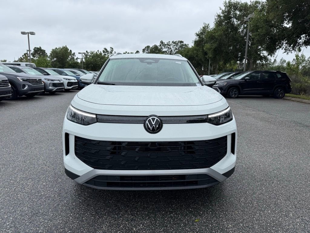 Used 2025 Volkswagen Tiguan SE FWD image 2