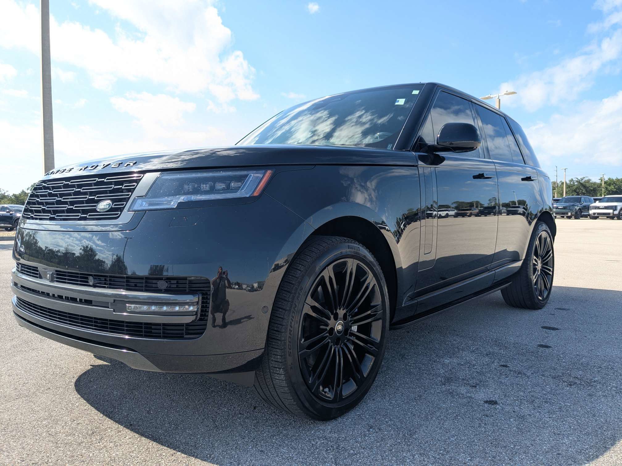 Used 2025 Land Rover Range Rover SE AWD/4WD image 9