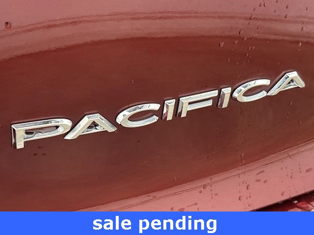 Used 2023 Chrysler Pacifica Touring-L image 30