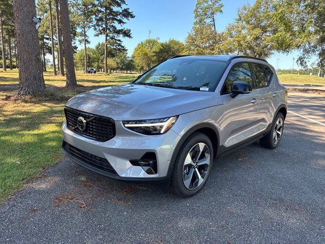 New 2026 Volvo XC40 B5 Plus w/ Protection Package Premier AWD/4WD image 9