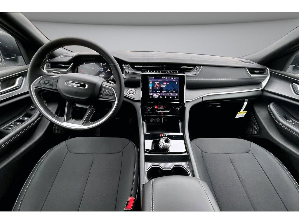 Used 2025 Jeep Grand Cherokee L Laredo w/ Luxury Tech Group I image 17