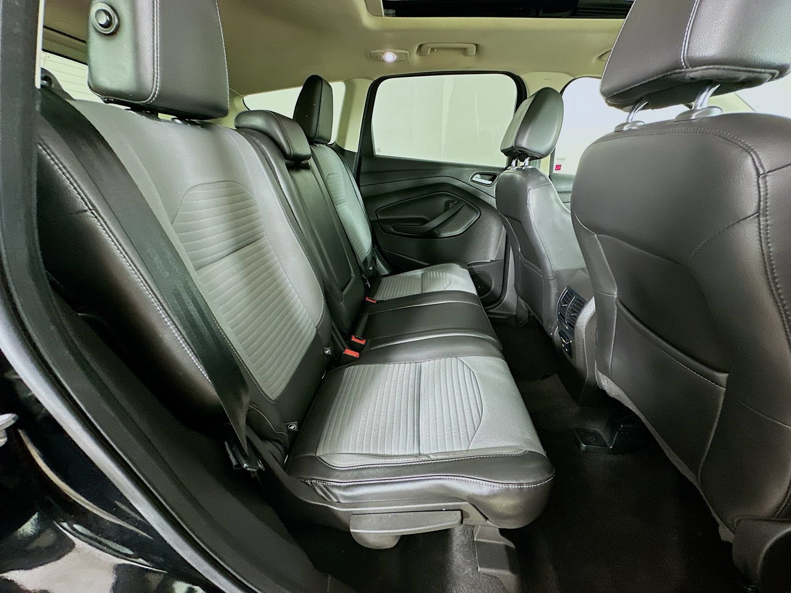 Used 2017 Ford Escape Titanium AWD/4WD image 43