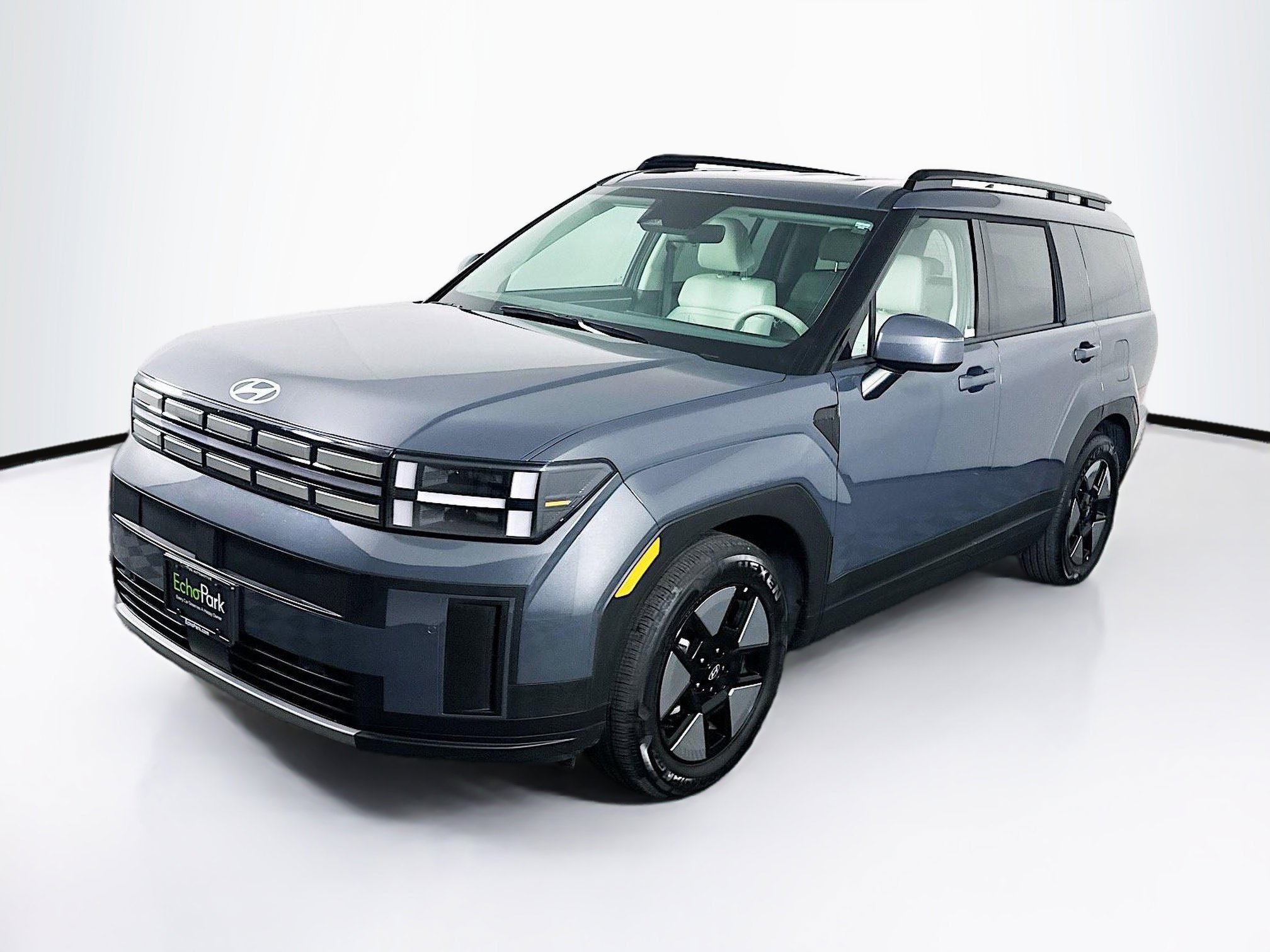 Used 2025 Hyundai Santa Fe SEL image 3