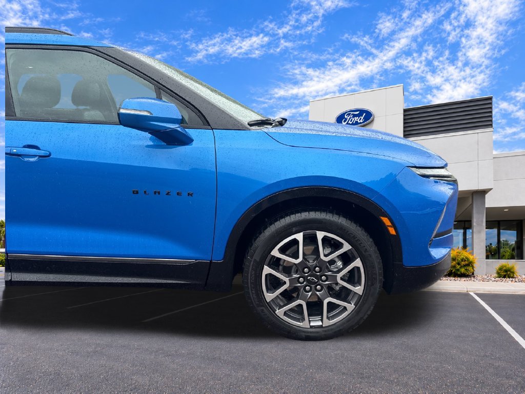 Used 2025 Chevrolet Blazer RS FWD image 35