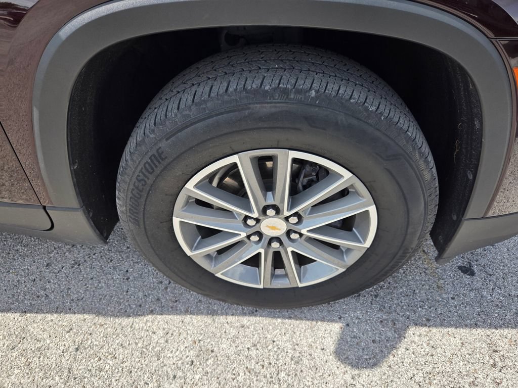 Used 2023 Chevrolet Traverse LT FWD image 22
