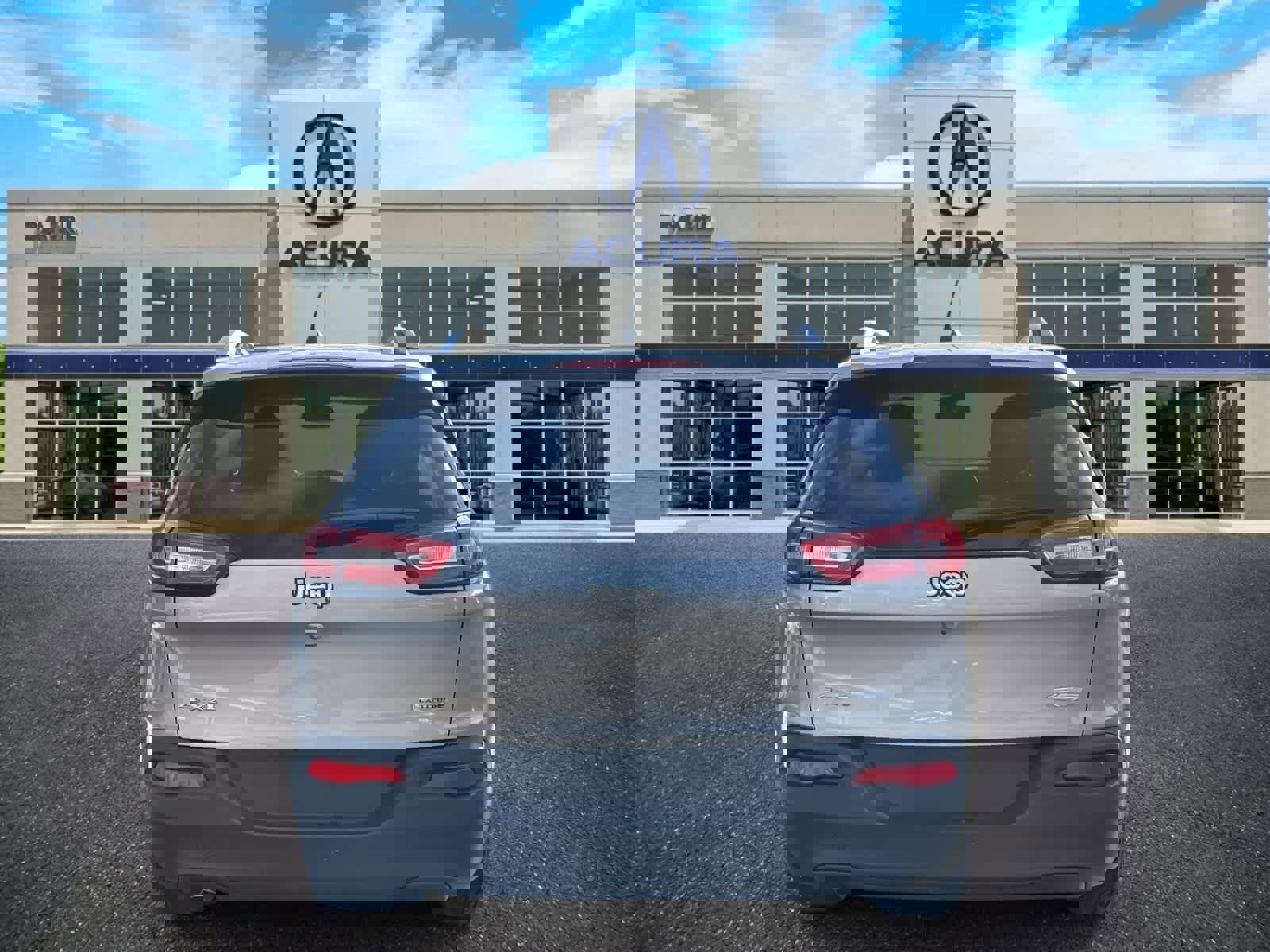 Used 2016 Jeep Cherokee Latitude w/ Cold Weather Group image 4