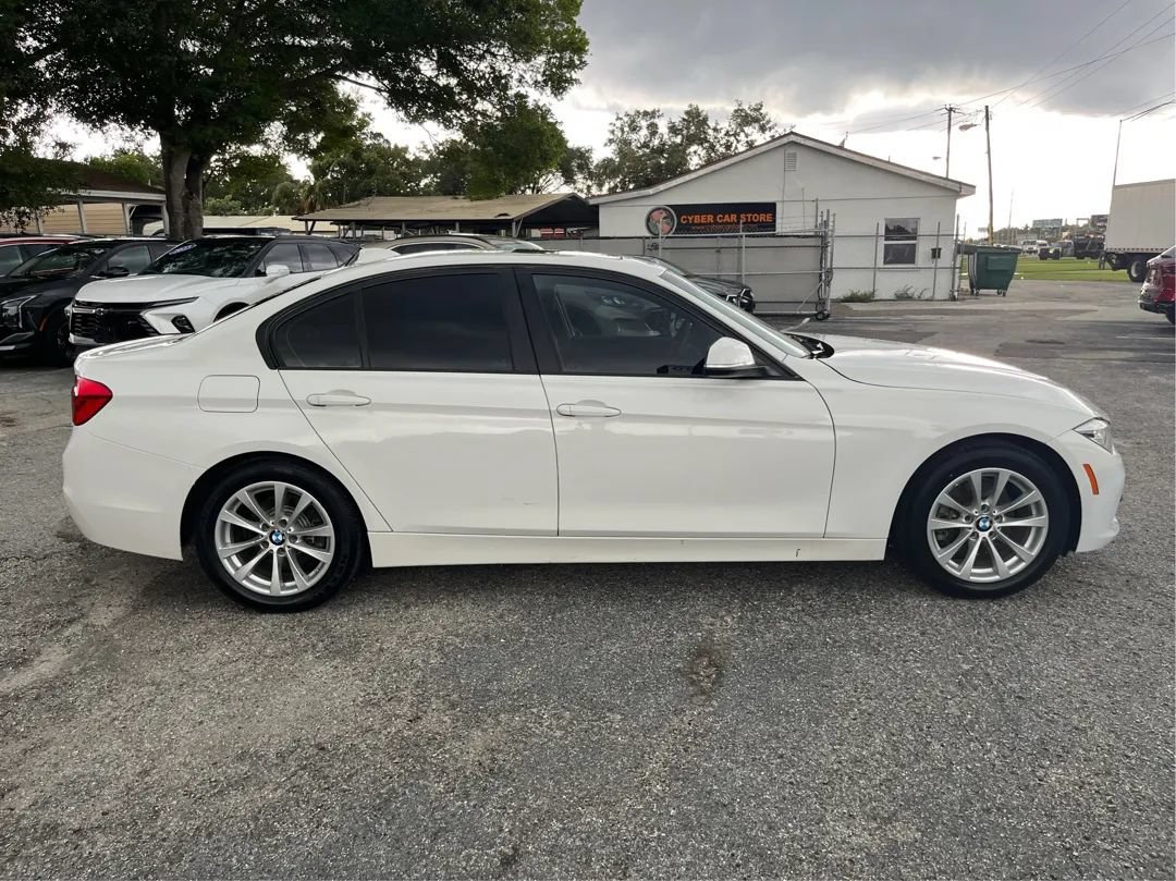 Used 2018 BMW 320i Sedan RWD image 4