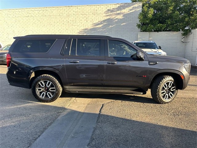Used 2024 GMC Yukon XL AT4 w/ Technology Package image 3
