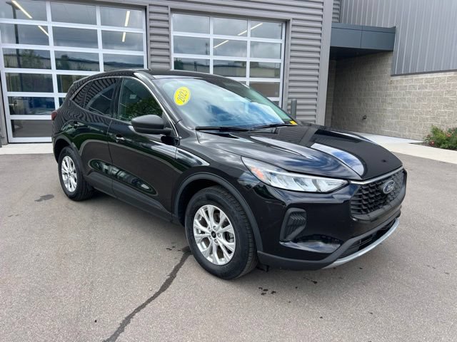 Used 2023 Ford Escape Active AWD/4WD image 3