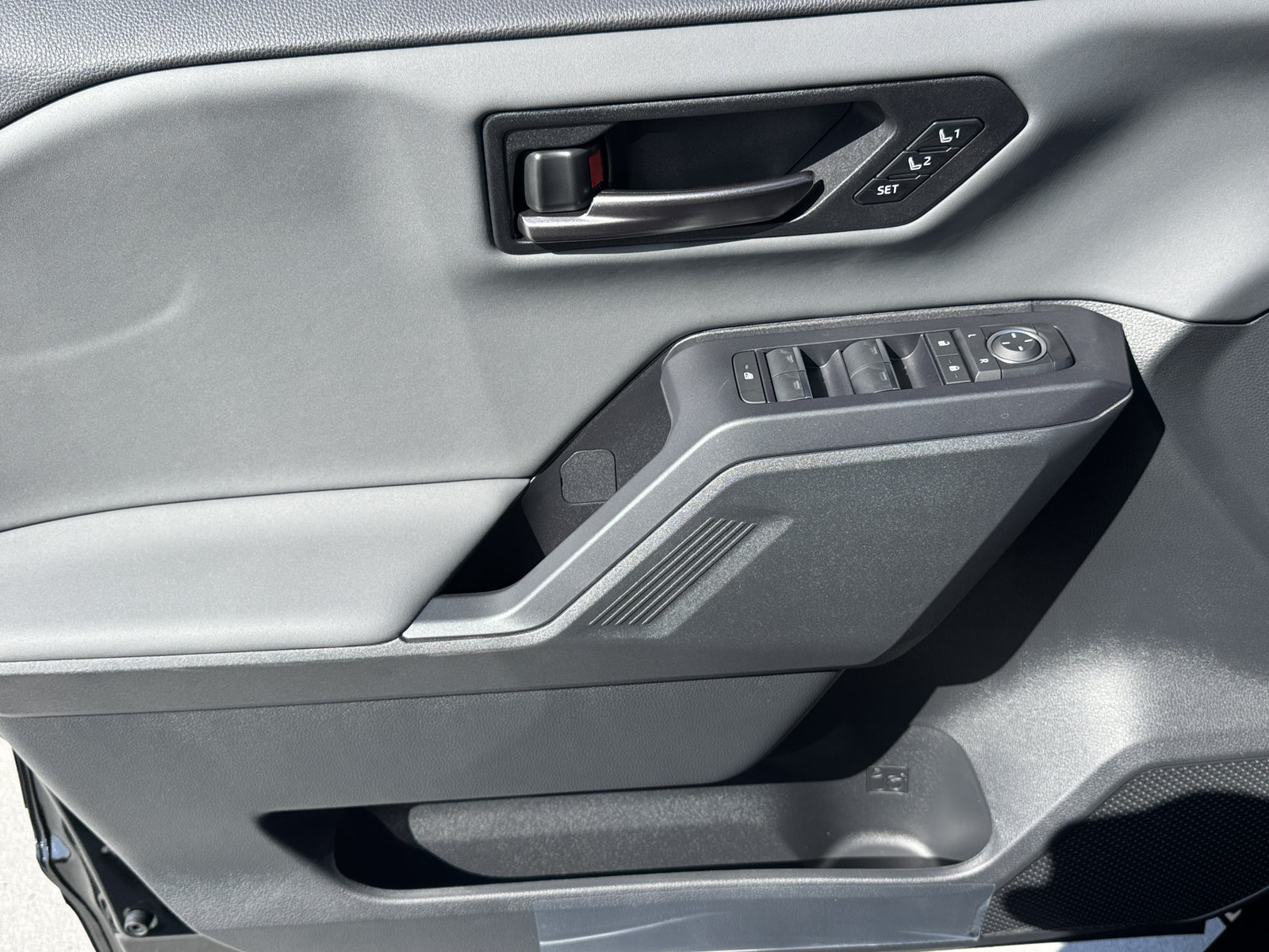 New 2026 Toyota RAV4 XSE AWD/4WD image 18