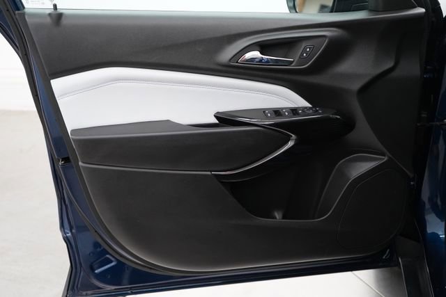 Used 2024 Chevrolet Trax LT w/ LT Convenience Package FWD image 9