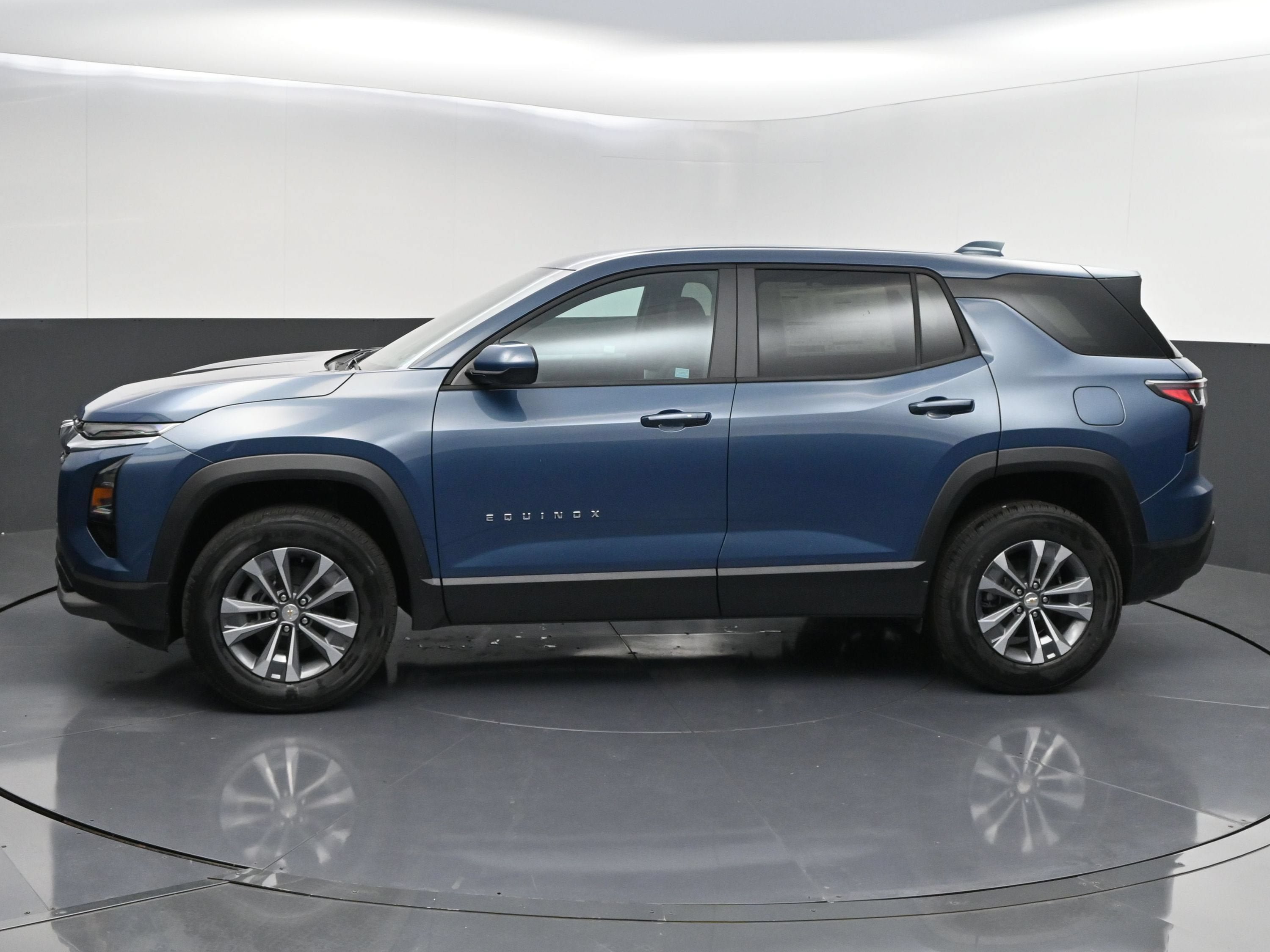 New 2027 Chevrolet Equinox LT FWD image 5