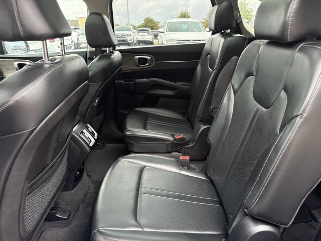 Used 2023 Kia Sorento EX w/ Panoramic Sunroof Package FWD image 6