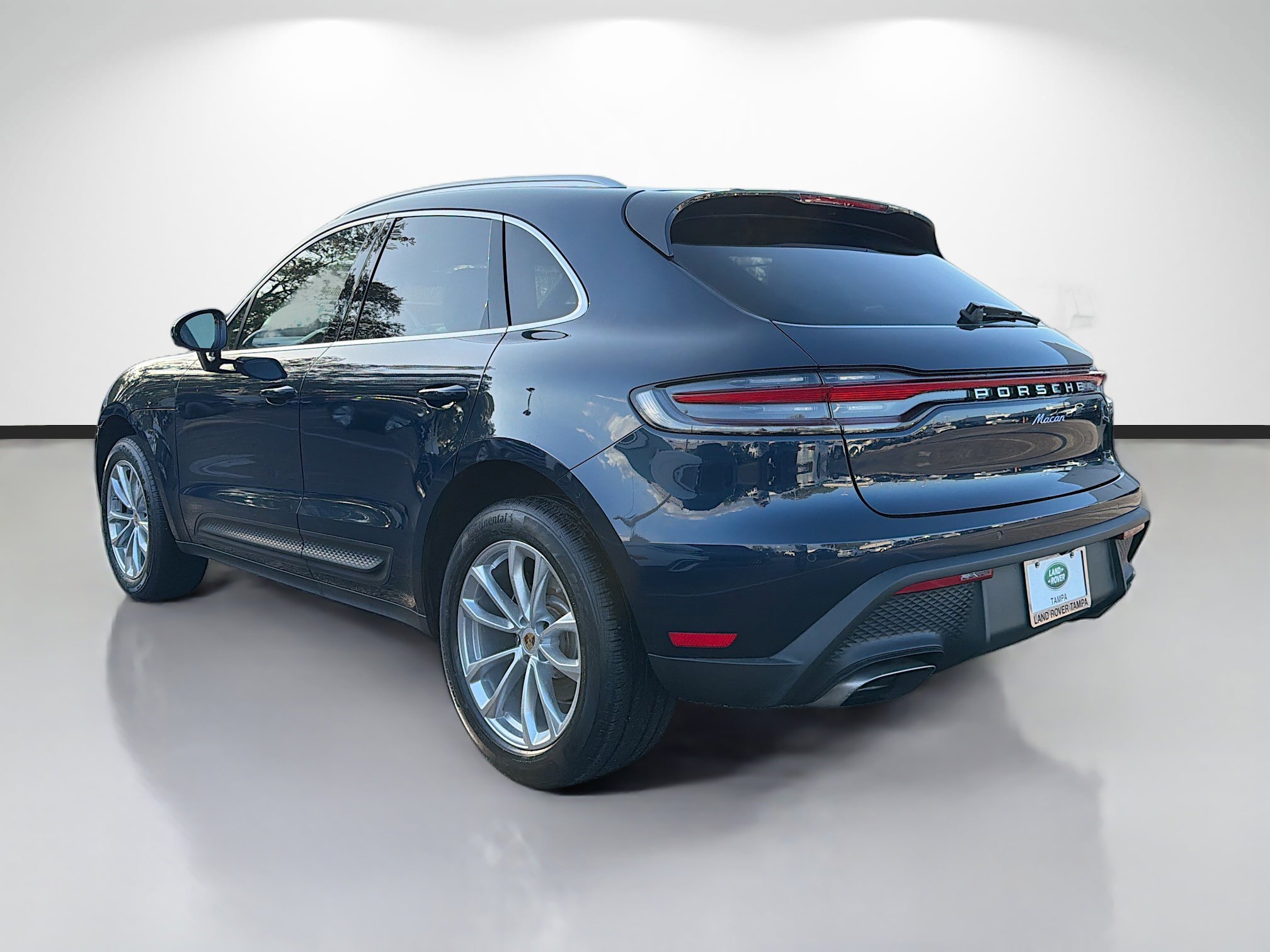 Used 2022 Porsche Macan image 3