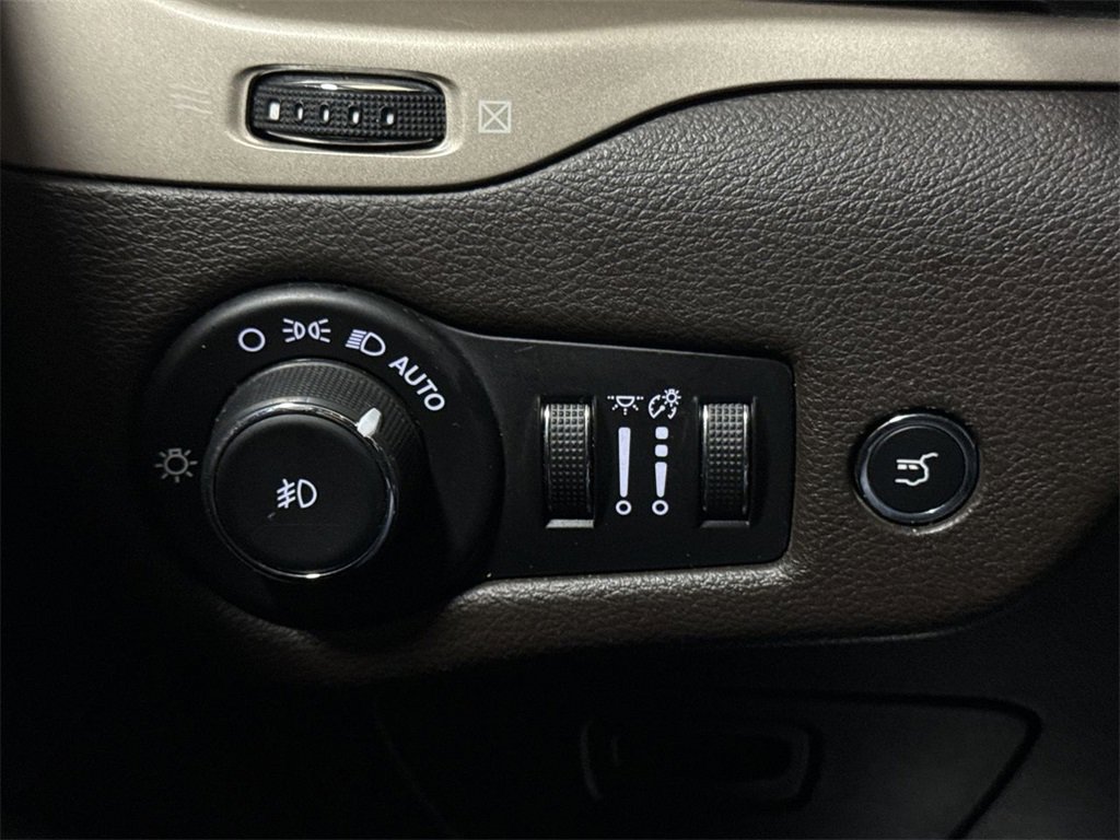 Used 2014 Jeep Cherokee Trailhawk w/ Comfort/Convenience Group image 19