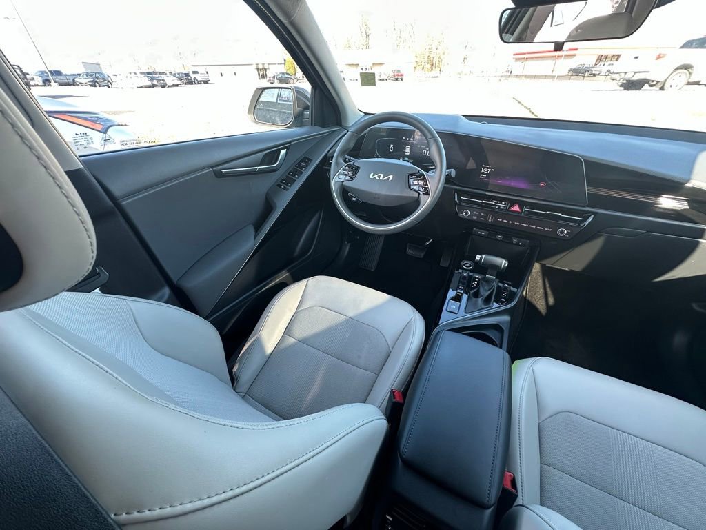 Used 2023 Kia Niro EX image 37