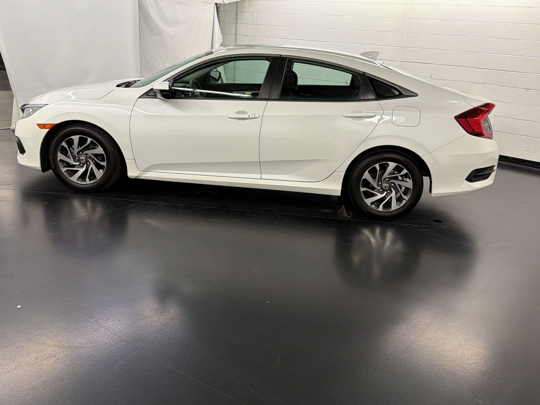 Certified 2018 Honda Civic EX image 2