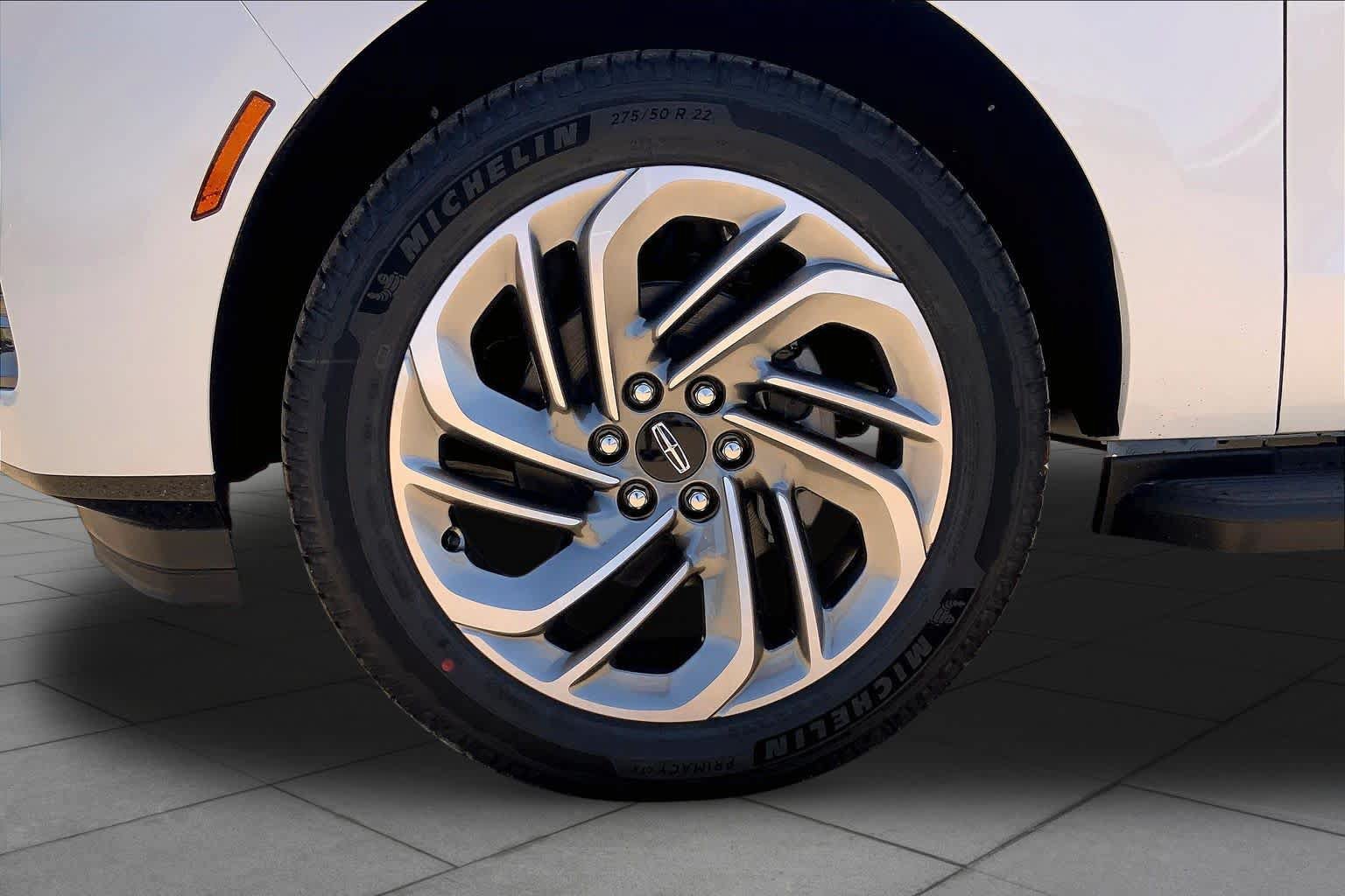 New 2026 Lincoln Navigator L Premier AWD/4WD image 11