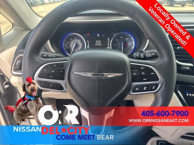 Used 2023 Chrysler Pacifica Touring-L image 18