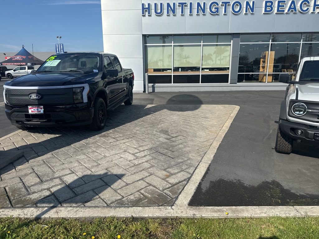 Used 2025 Ford F150 Lightning XLT image 22