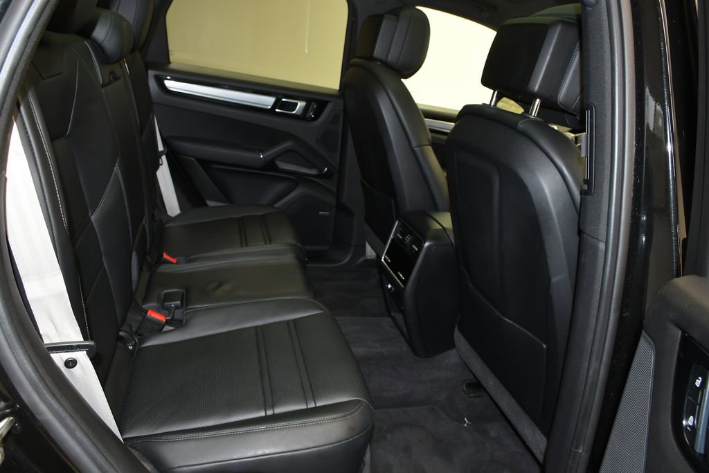 Certified 2023 Porsche Cayenne Platinum Edition AWD/4WD image 25