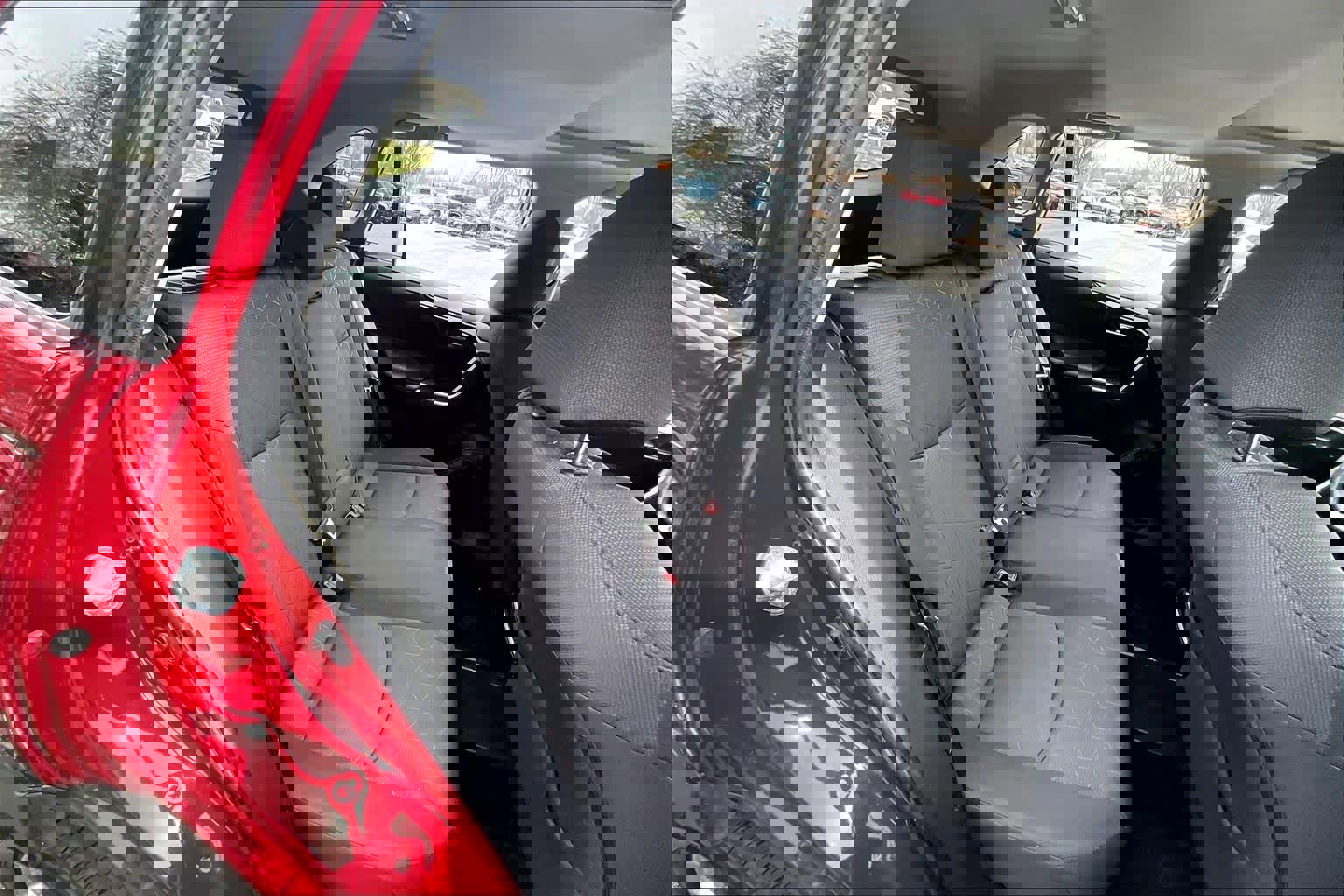 Used 2021 Toyota RAV4 XLE w/ Convenience Package image 19