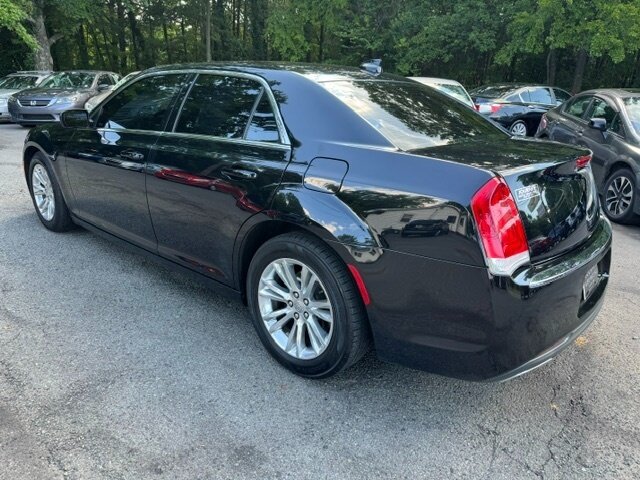 Used 2017 Chrysler 300 Limited RWD image 3