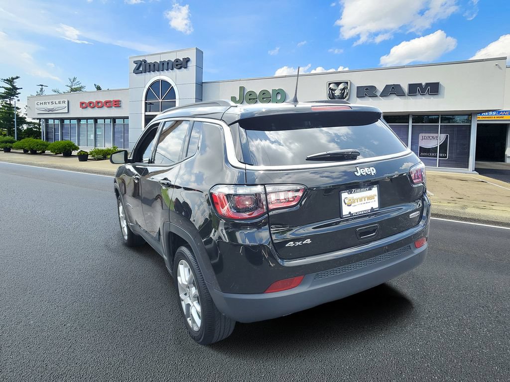 Used 2024 Jeep Compass Latitude w/ Sun and Sound Group AWD/4WD image 3