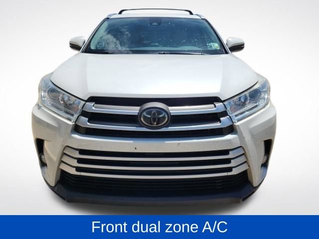 Used 2018 Toyota Highlander XLE FWD image 3
