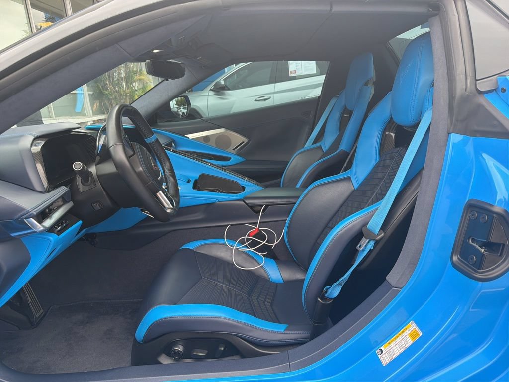 Used 2022 Chevrolet Corvette Stingray Premium Conv w/ Z51 Performance Package RWD image 9