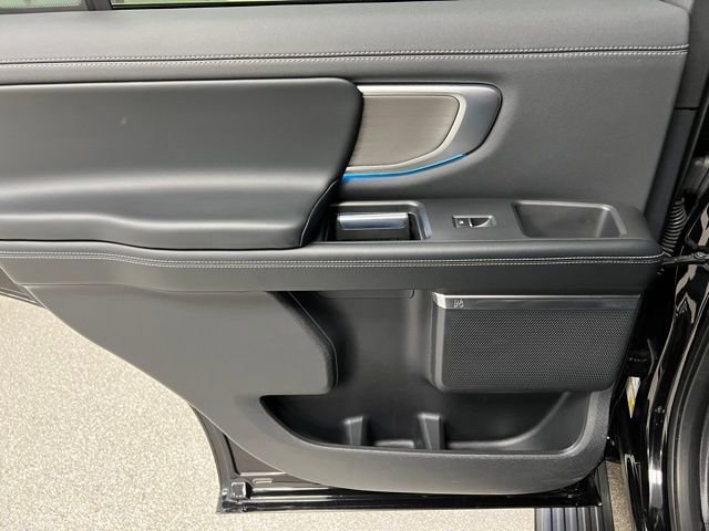 Used 2025 Ford Expedition Platinum image 39