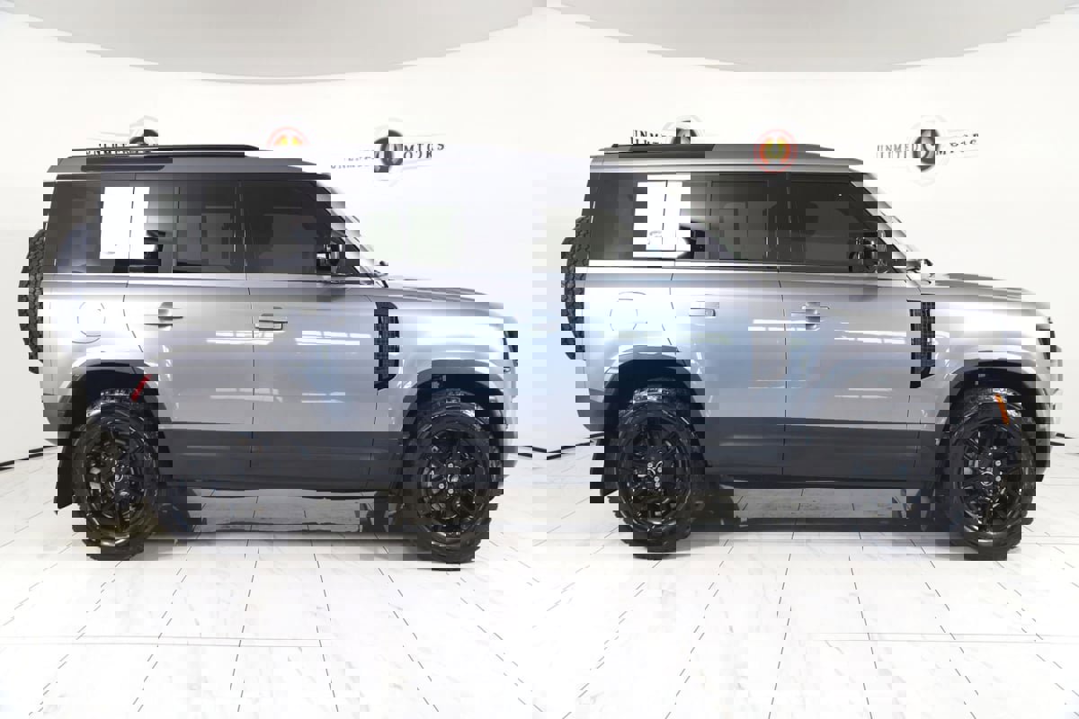 Used 2023 Land Rover Defender 110 SE image 2