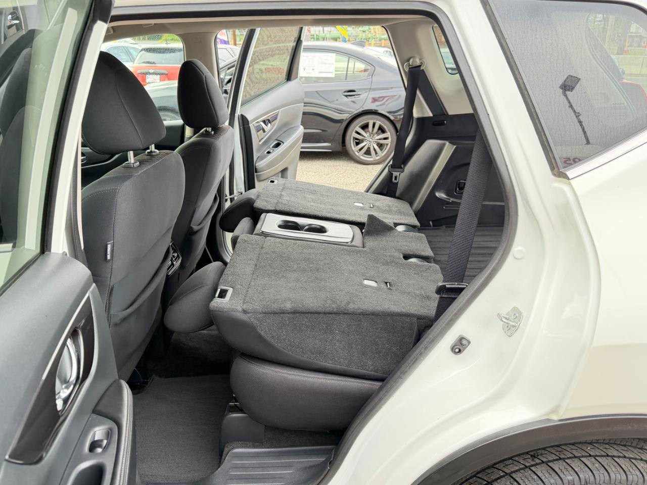 Used 2018 Nissan Rogue SV AWD/4WD image 37