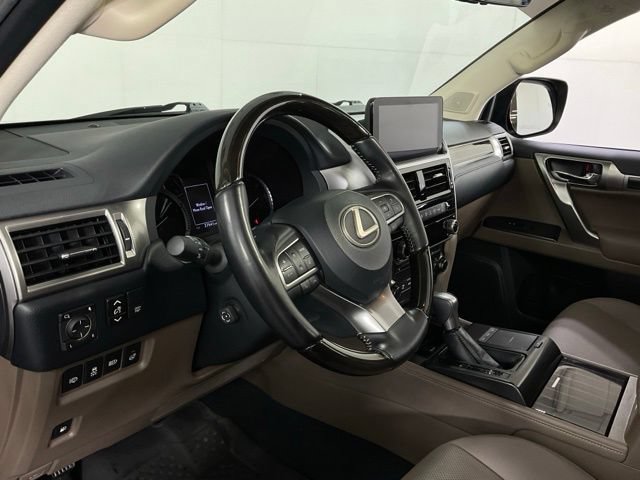 Used 2023 Lexus GX 460 Premium w/ Accessory Package AWD/4WD image 16