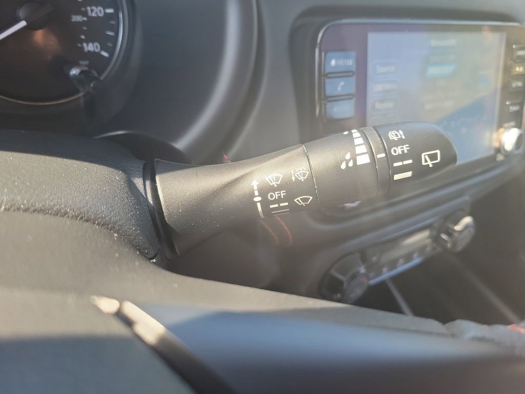 Used 2023 Nissan Kicks SR w/ SR Premium Package FWD image 17