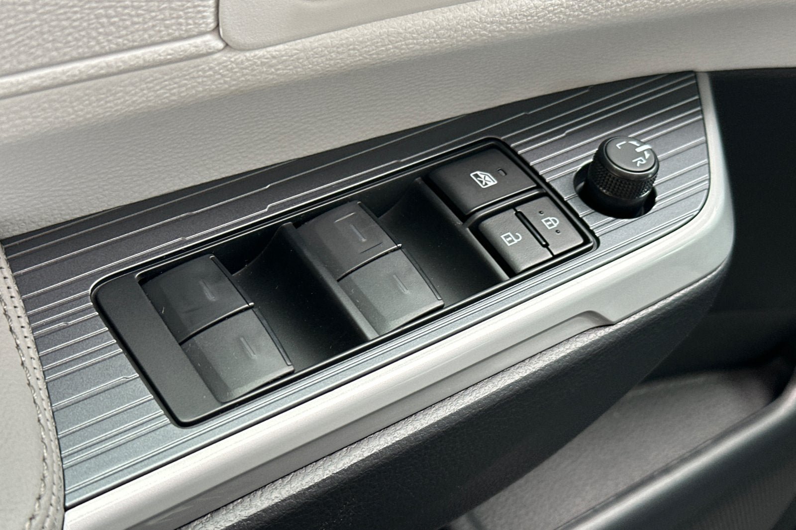 New 2026 Toyota Sienna LE FWD image 13
