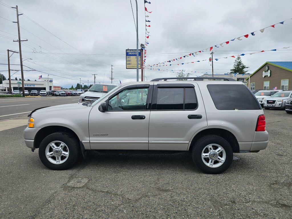 Used 2004 Ford Explorer XLT AWD/4WD image 4