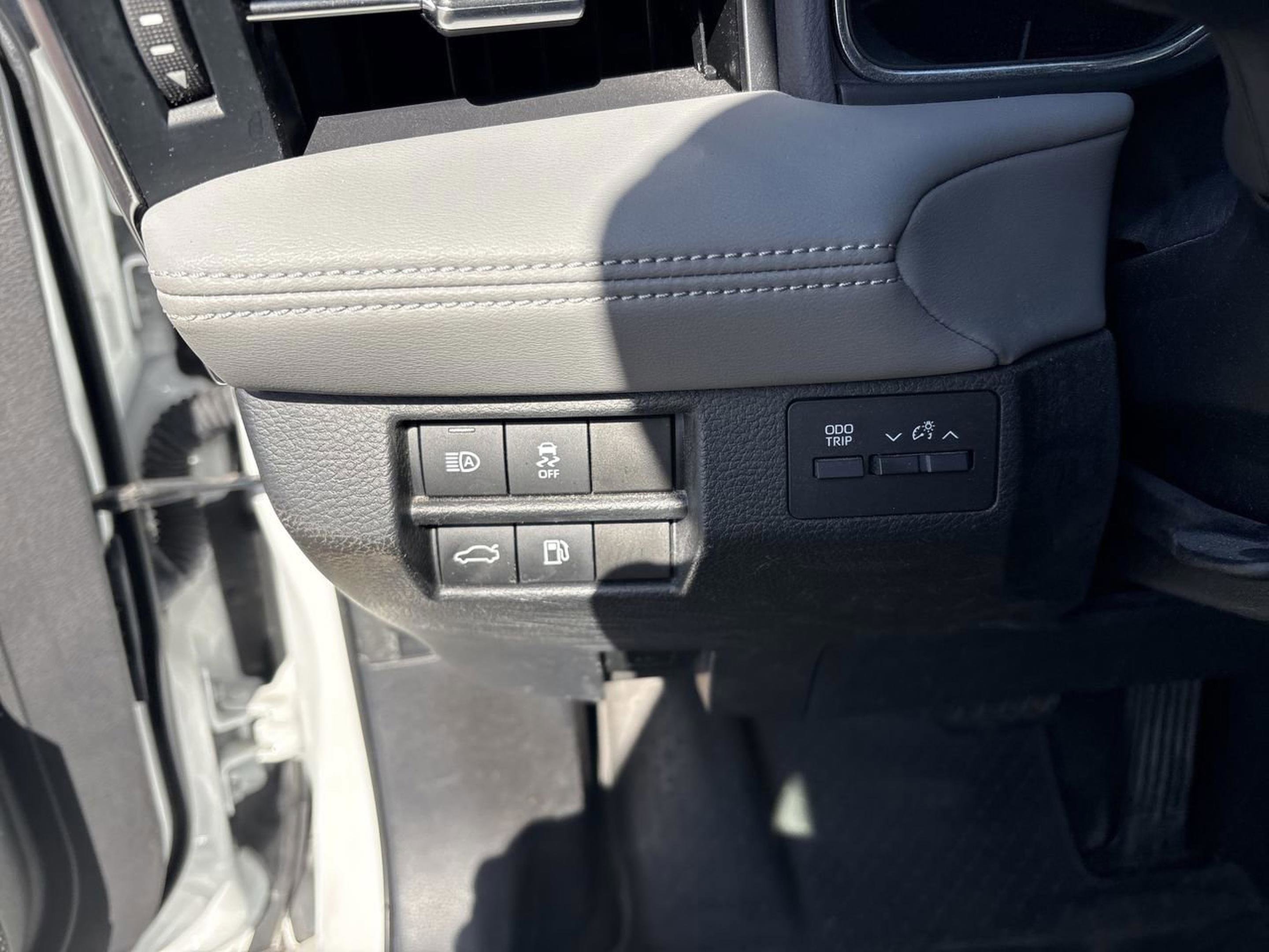 Used 2020 Toyota Avalon XLE w/ Moonroof Package image 15