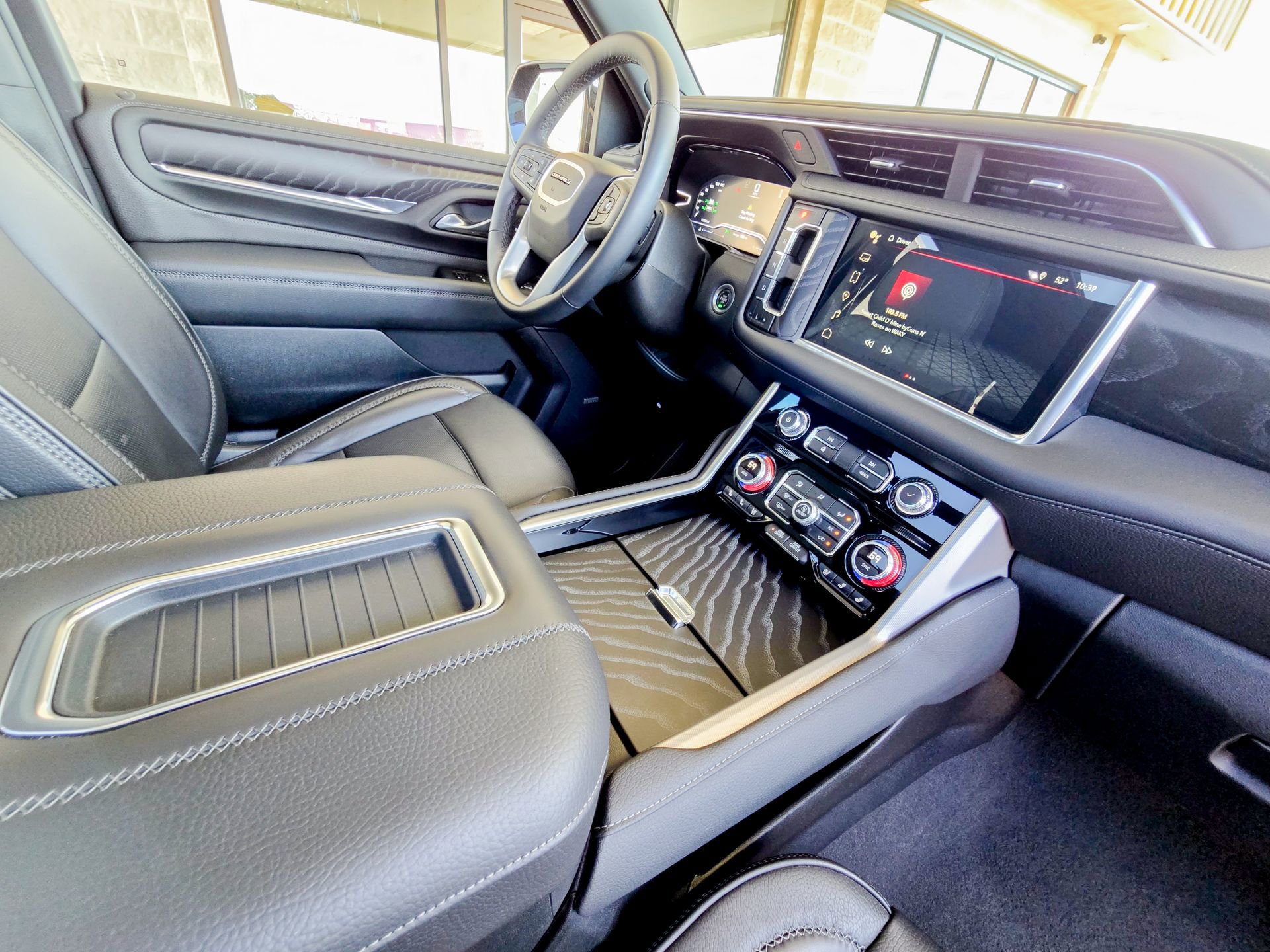 Used 2024 GMC Yukon XL Denali image 20