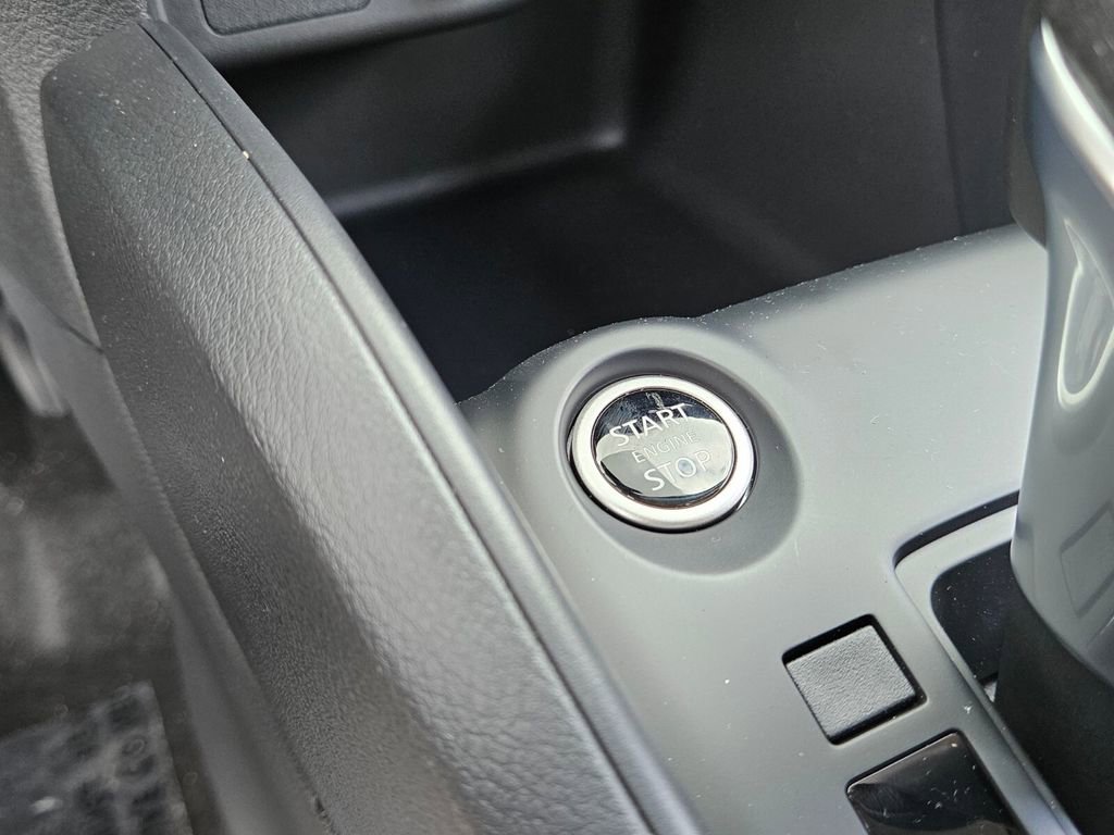 New 2025 Nissan Kicks Play S image 19