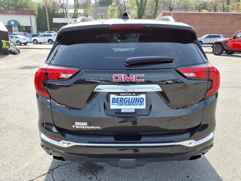 Used 2020 GMC Terrain Denali w/ Denali Premium Package FWD image 4