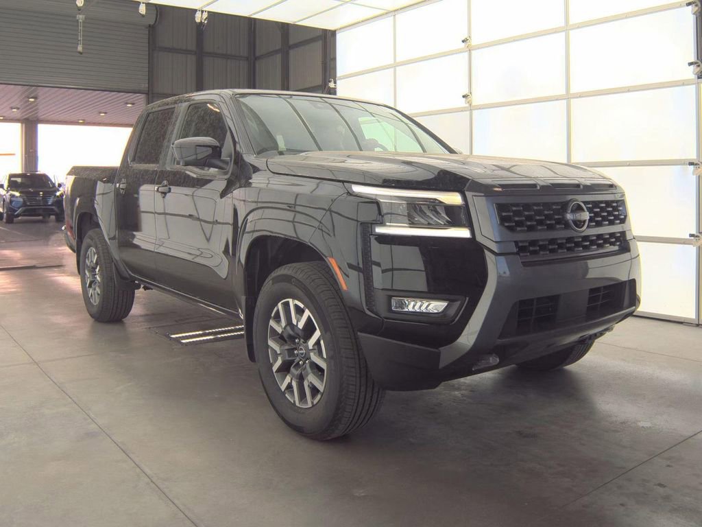 Certified 2025 Nissan Frontier SL AWD/4WD image 1