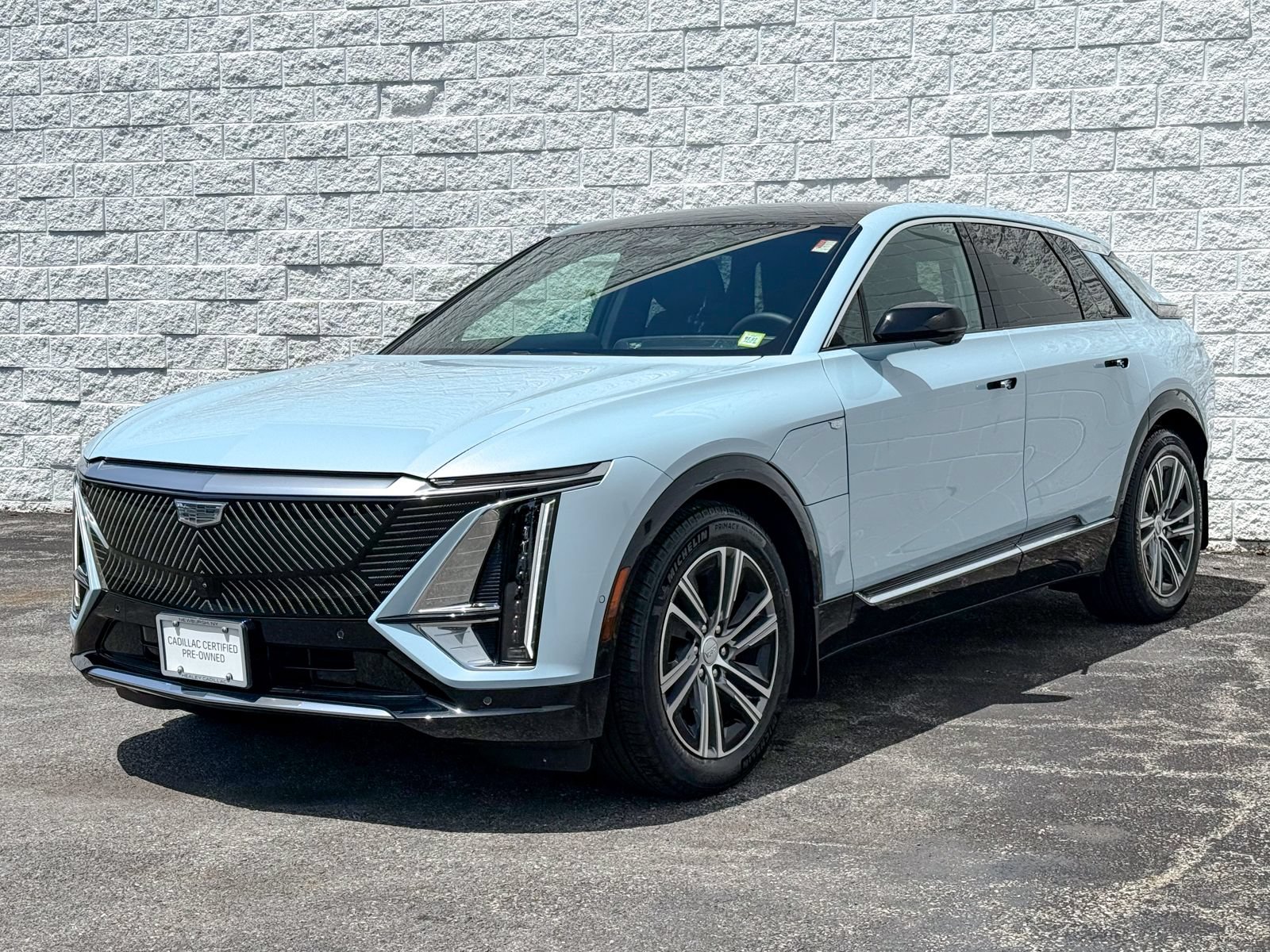 Certified 2024 Cadillac Lyriq Luxury AWD/4WD image 3