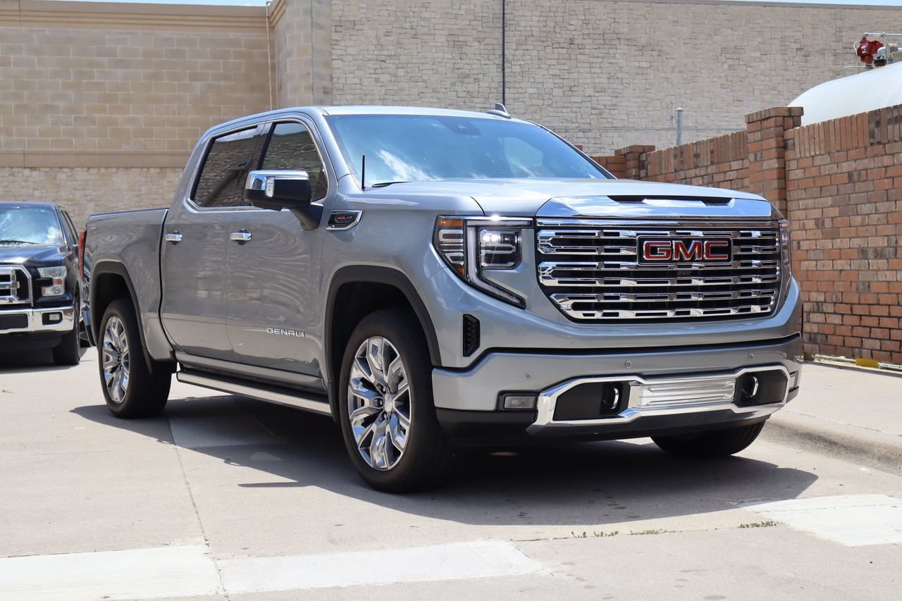 Used 2025 GMC Sierra 1500 Denali w/ Denali Reserve Package AWD/4WD image 2