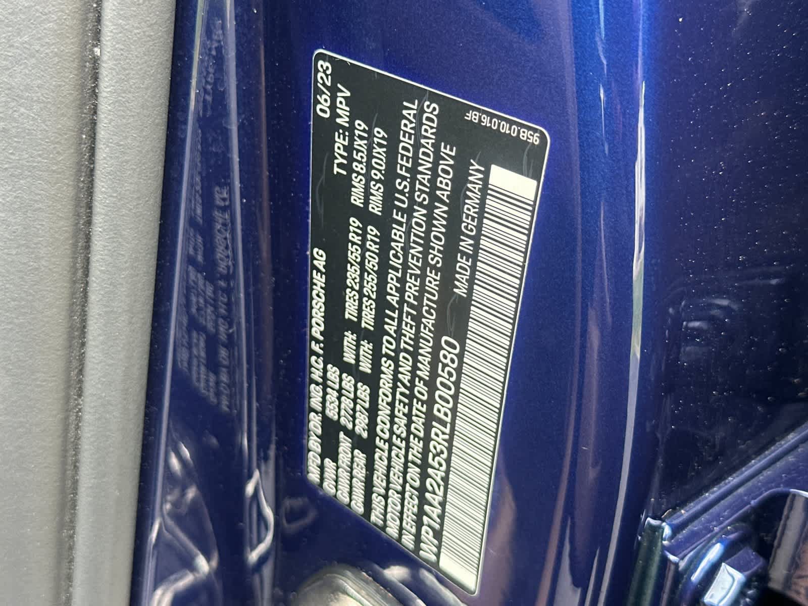 Certified 2024 Porsche Macan AWD/4WD image 33