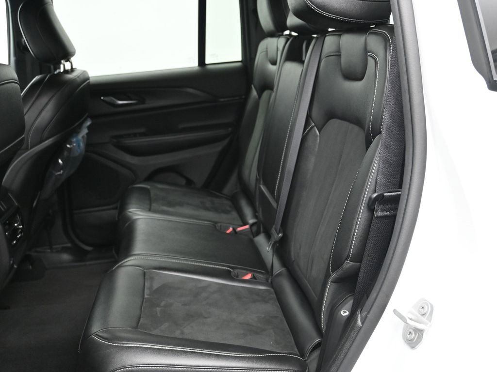 Certified 2024 Jeep Grand Cherokee Altitude image 24