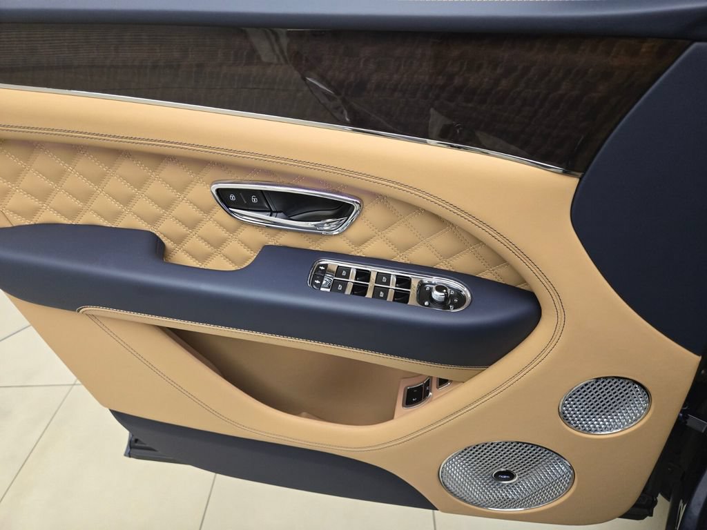 Certified 2023 Bentley Bentayga AWD/4WD image 29