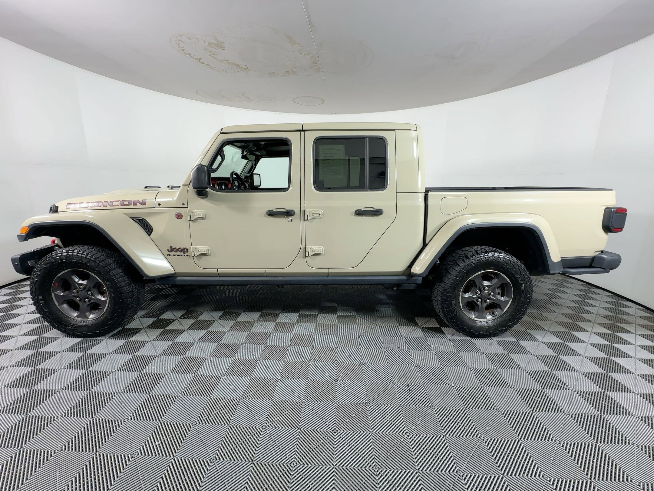 Used 2020 Jeep Gladiator Rubicon image 2