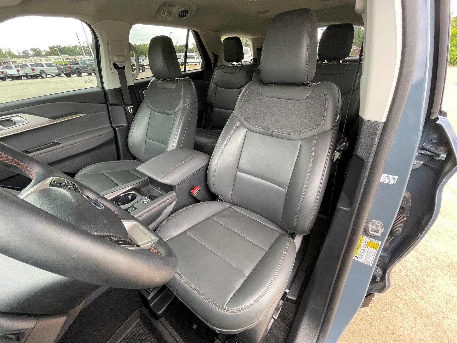 Used 2025 Ford Explorer Active w/ Active Comfort Package image 10