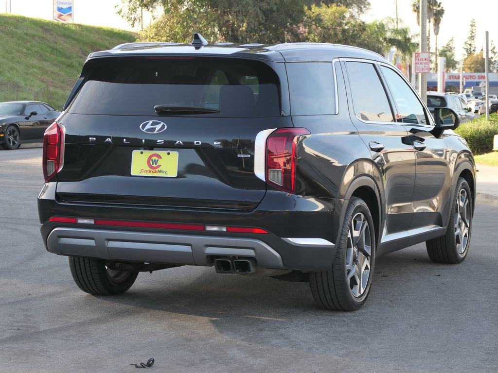 Used 2023 Hyundai Palisade Limited image 2